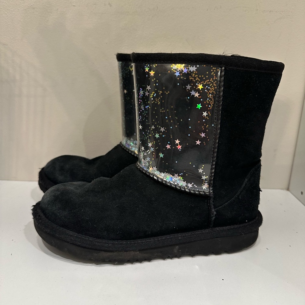 Uggs - Picture 4 of 5